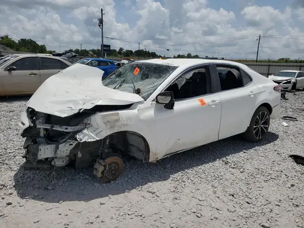 4T1B11HK8JU025042 2018 TOYOTA CAMRY - Image 1