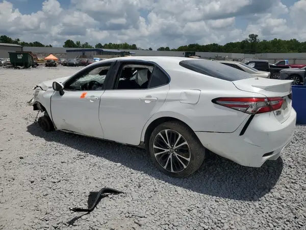 4T1B11HK8JU025042 2018 TOYOTA CAMRY - Image 2