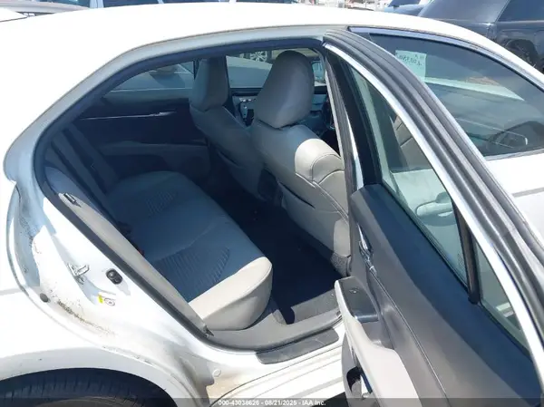 4T1B11HK8JU026420 2018 TOYOTA CAMRY - Image 8