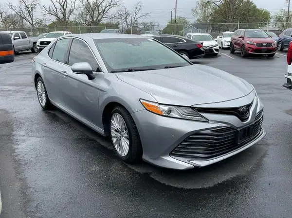 4T1B11HK8JU027566 2018 TOYOTA CAMRY - Image 2