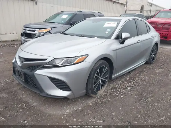 4T1B11HK8JU027969 2018 TOYOTA CAMRY - Image 2