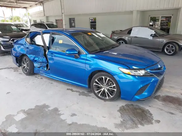 4T1B11HK8JU030662 2018 TOYOTA CAMRY - Image 1