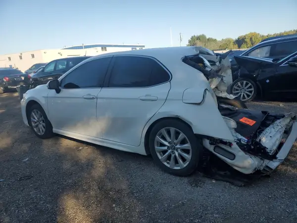 4T1B11HK8JU031455 2018 TOYOTA CAMRY - Image 2