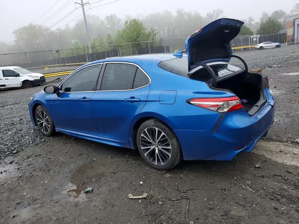 4T1B11HK8JU031827 2018 TOYOTA CAMRY - Image 2
