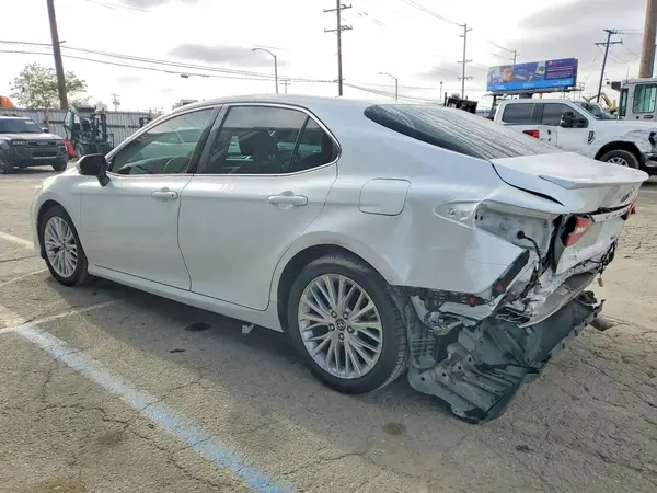 4T1B11HK8JU032296 2018 TOYOTA CAMRY - Image 2