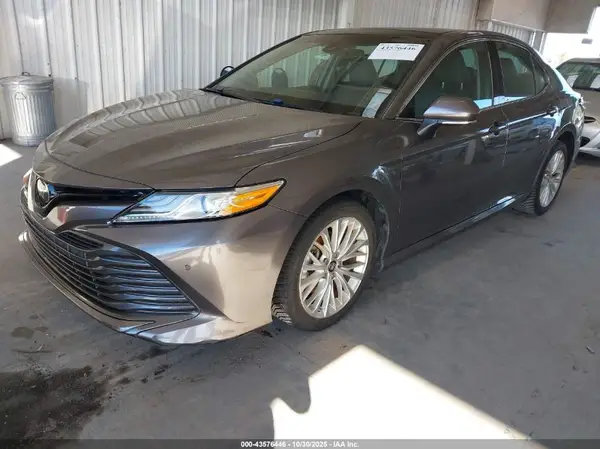 4T1B11HK8JU032511 2018 TOYOTA CAMRY - Image 2