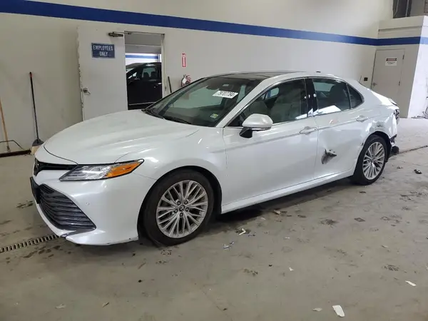 4T1B11HK8JU033304 2018 TOYOTA CAMRY - Image 1