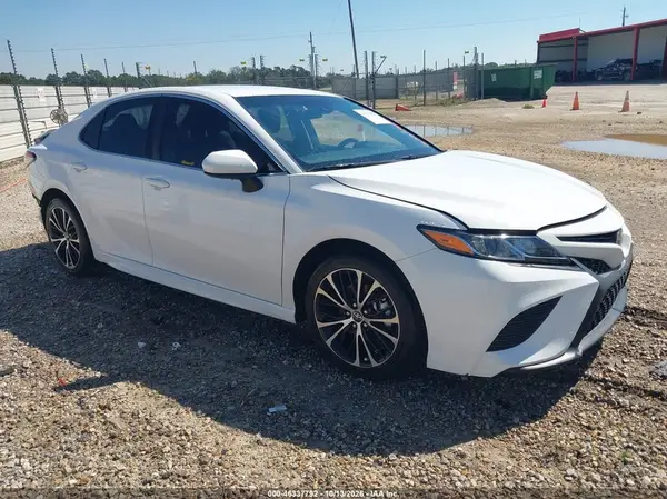 4T1B11HK8JU033335 2018 TOYOTA CAMRY - Image 1