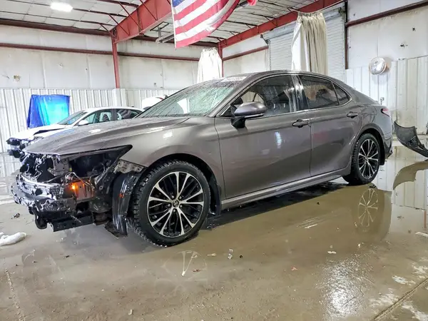 4T1B11HK8JU033447 2018 TOYOTA CAMRY - Image 1