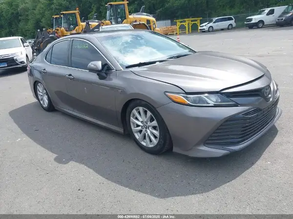 4T1B11HK8JU033674 2018 TOYOTA CAMRY - Image 1