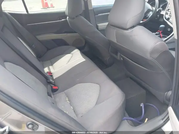 4T1B11HK8JU033674 2018 TOYOTA CAMRY - Image 8