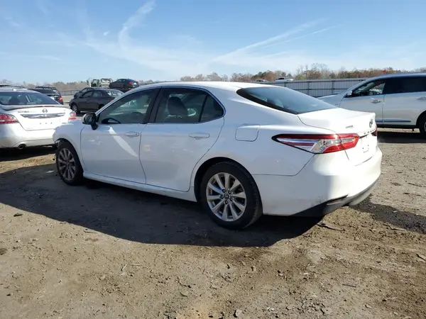 4T1B11HK8JU035103 2018 TOYOTA CAMRY - Image 2