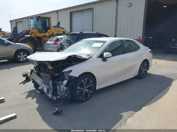 4T1B11HK8JU036235 2018 TOYOTA CAMRY - Image 2