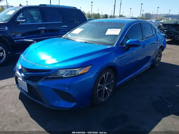 4T1B11HK8JU037031 2018 TOYOTA CAMRY - Image 2