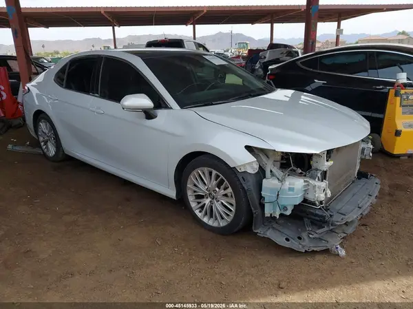 4T1B11HK8JU037143 2018 TOYOTA CAMRY - Image 1
