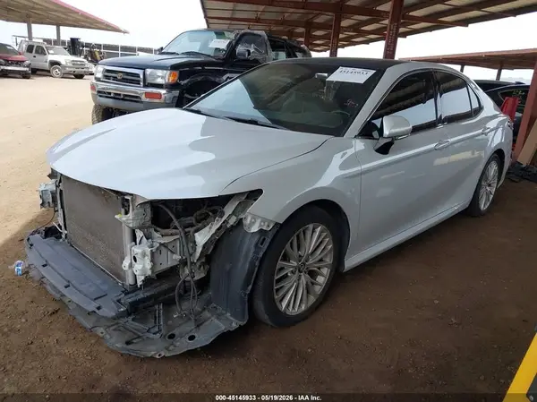 4T1B11HK8JU037143 2018 TOYOTA CAMRY - Image 2