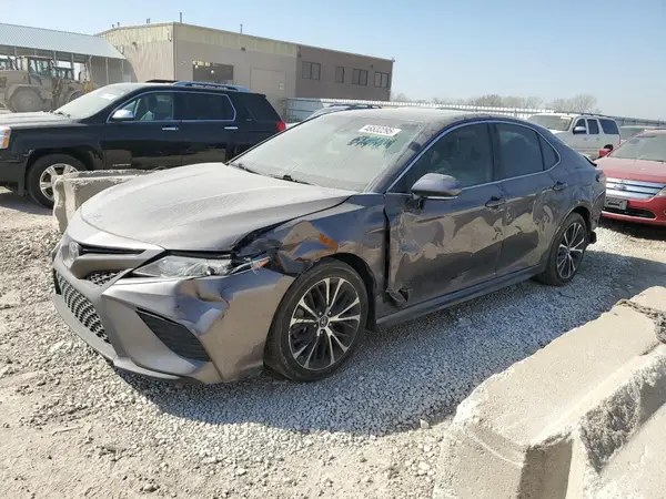 4T1B11HK8JU037837 2018 TOYOTA CAMRY - Image 1