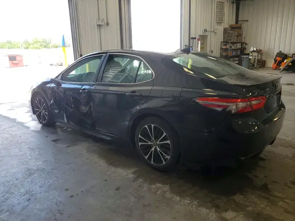 4T1B11HK8JU038079 2018 TOYOTA CAMRY - Image 2