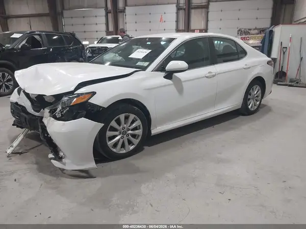 4T1B11HK8JU038454 2018 TOYOTA CAMRY - Image 2