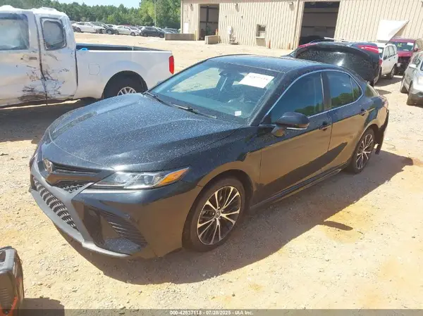 4T1B11HK8JU039992 2018 TOYOTA CAMRY - Image 2