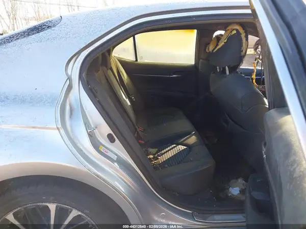 4T1B11HK8JU040009 2018 TOYOTA CAMRY - Image 8
