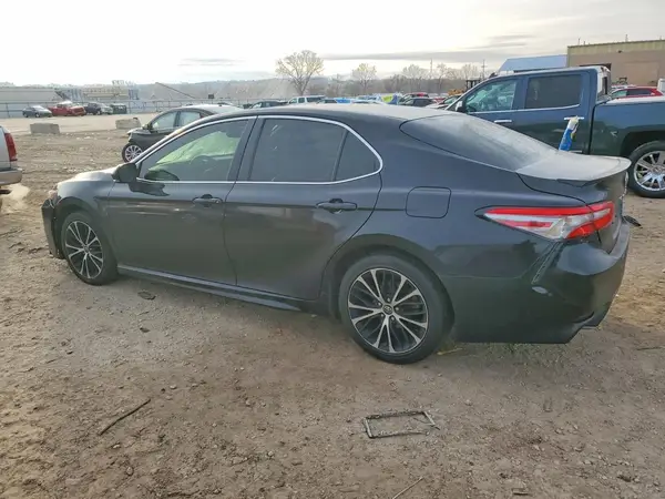 4T1B11HK8JU040012 2018 TOYOTA CAMRY - Image 2