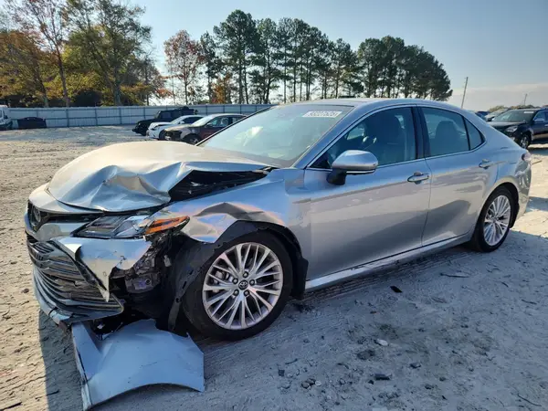 4T1B11HK8JU041144 2018 TOYOTA CAMRY - Image 1