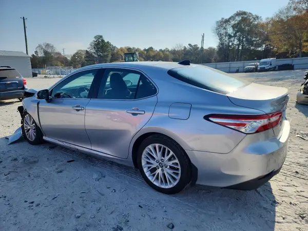 4T1B11HK8JU041144 2018 TOYOTA CAMRY - Image 2