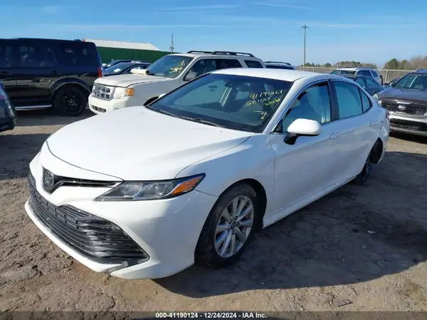 4T1B11HK8JU041452 2018 TOYOTA CAMRY - Image 2