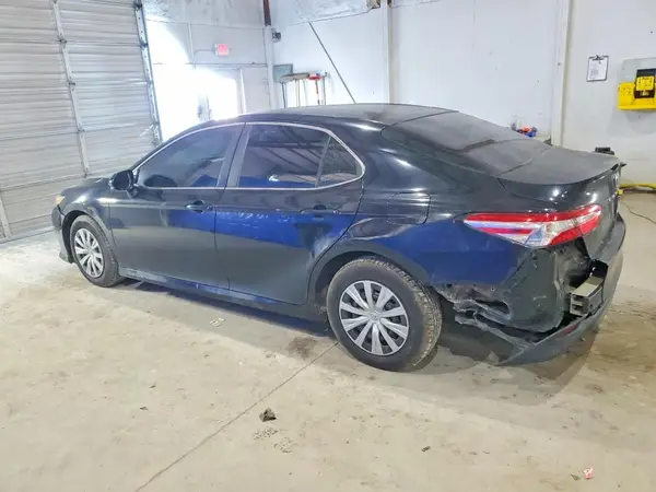 4T1B11HK8JU045033 2018 TOYOTA CAMRY - Image 2