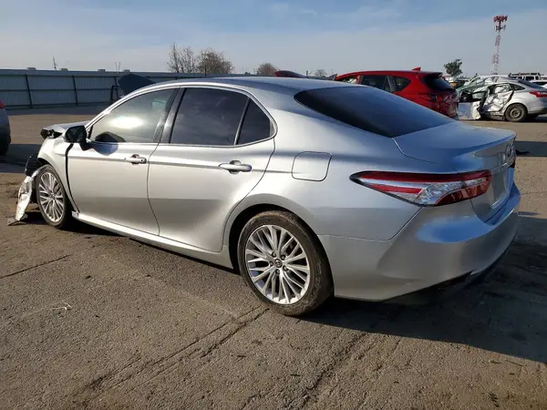 4T1B11HK8JU046618 2018 TOYOTA CAMRY - Image 2