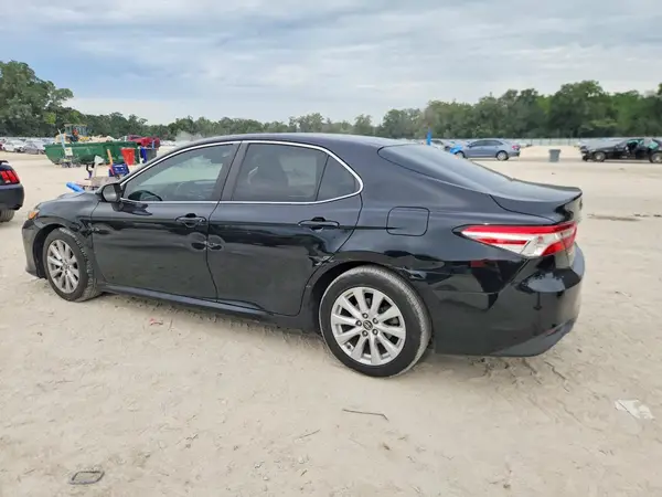 4T1B11HK8JU048126 2018 TOYOTA CAMRY - Image 2