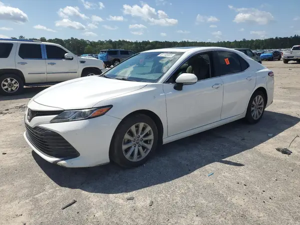 4T1B11HK8JU049194 2018 TOYOTA CAMRY - Image 1