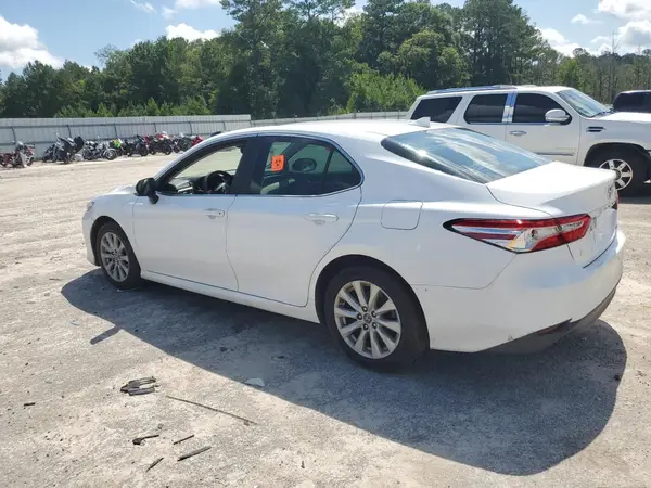 4T1B11HK8JU049194 2018 TOYOTA CAMRY - Image 2