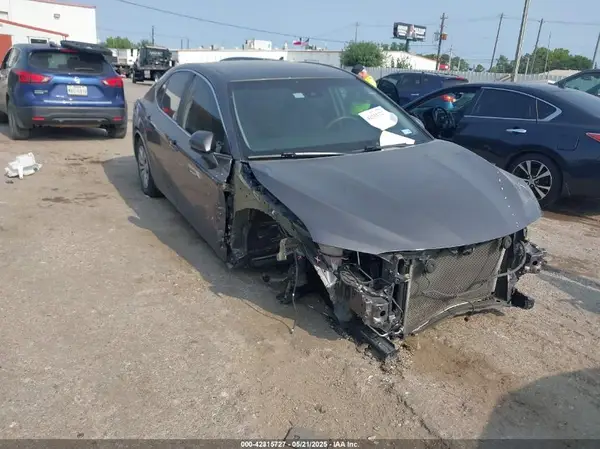 4T1B11HK8JU049339 2018 TOYOTA CAMRY - Image 1