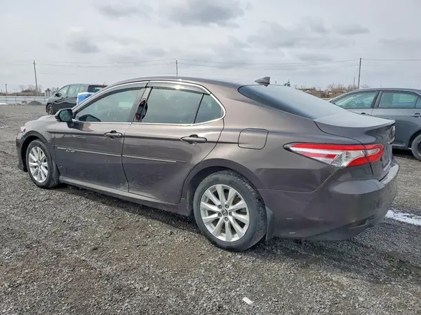 4T1B11HK8JU050474 2018 TOYOTA CAMRY - Image 2