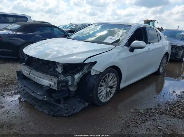 4T1B11HK8JU052936 2018 TOYOTA CAMRY - Image 2