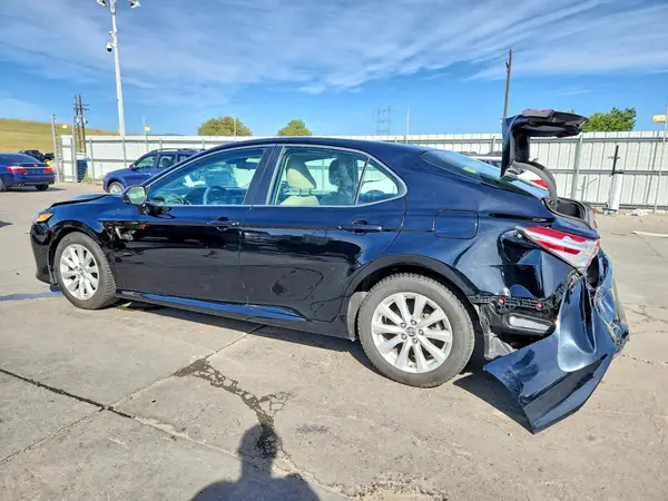 4T1B11HK8JU053374 2018 TOYOTA CAMRY - Image 2