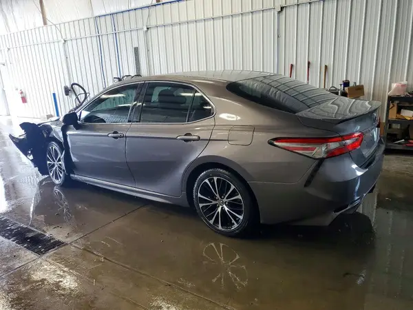4T1B11HK8JU053617 2018 TOYOTA CAMRY - Image 2