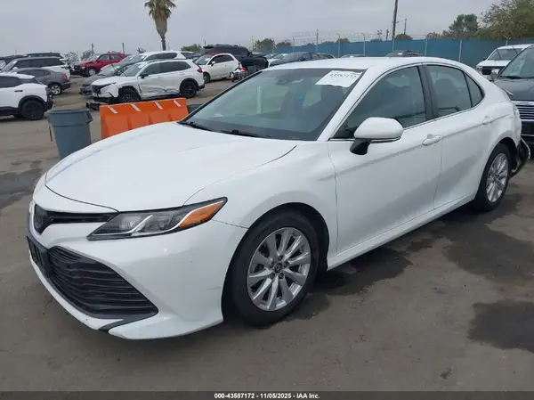 4T1B11HK8JU053729 2018 TOYOTA CAMRY - Image 2