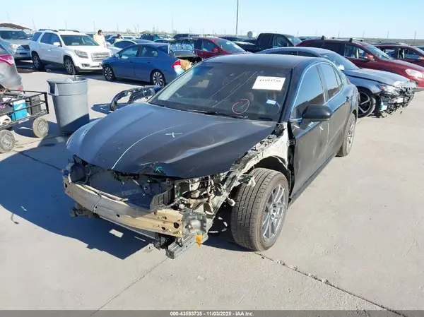 4T1B11HK8JU053746 2018 TOYOTA CAMRY - Image 2