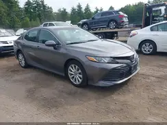 4T1B11HK8JU055318 2018 TOYOTA CAMRY