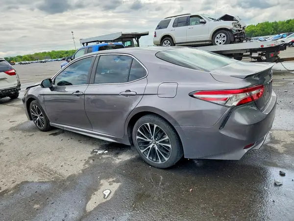 4T1B11HK8JU055481 2018 TOYOTA CAMRY - Image 2