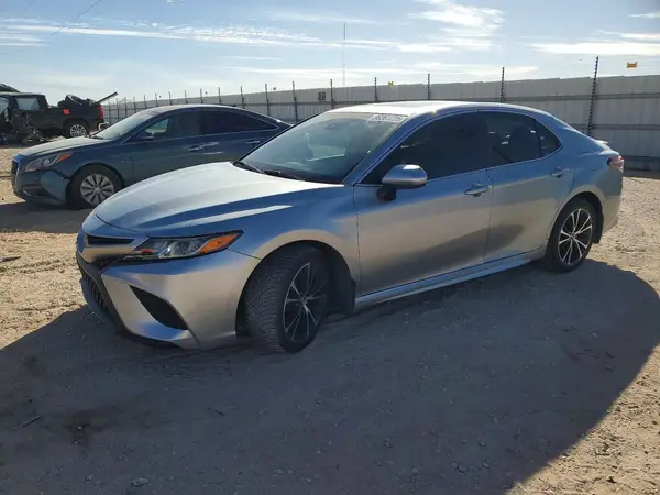 4T1B11HK8JU055903 2018 TOYOTA CAMRY - Image 1