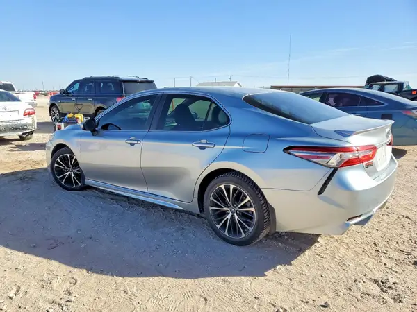 4T1B11HK8JU055903 2018 TOYOTA CAMRY - Image 2