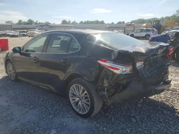 4T1B11HK8JU057389 2018 TOYOTA CAMRY - Image 2