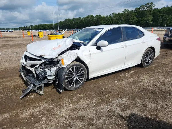 4T1B11HK8JU057604 2018 TOYOTA CAMRY - Image 1
