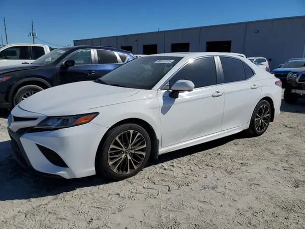 4T1B11HK8JU058011 2018 TOYOTA CAMRY - Image 1