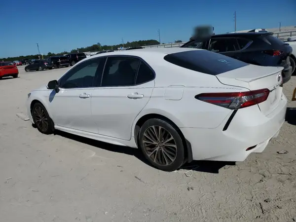 4T1B11HK8JU058011 2018 TOYOTA CAMRY - Image 2
