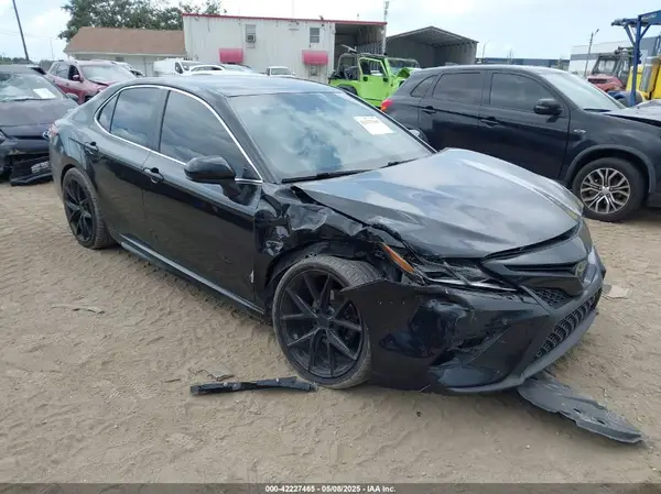 4T1B11HK8JU061295 2018 TOYOTA CAMRY - Image 1